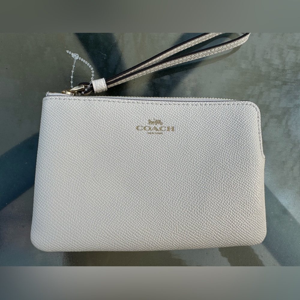 Coach Corner Zip Wristlet small white